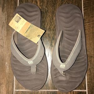 Reef Men’s/Women’s sandal in color brown